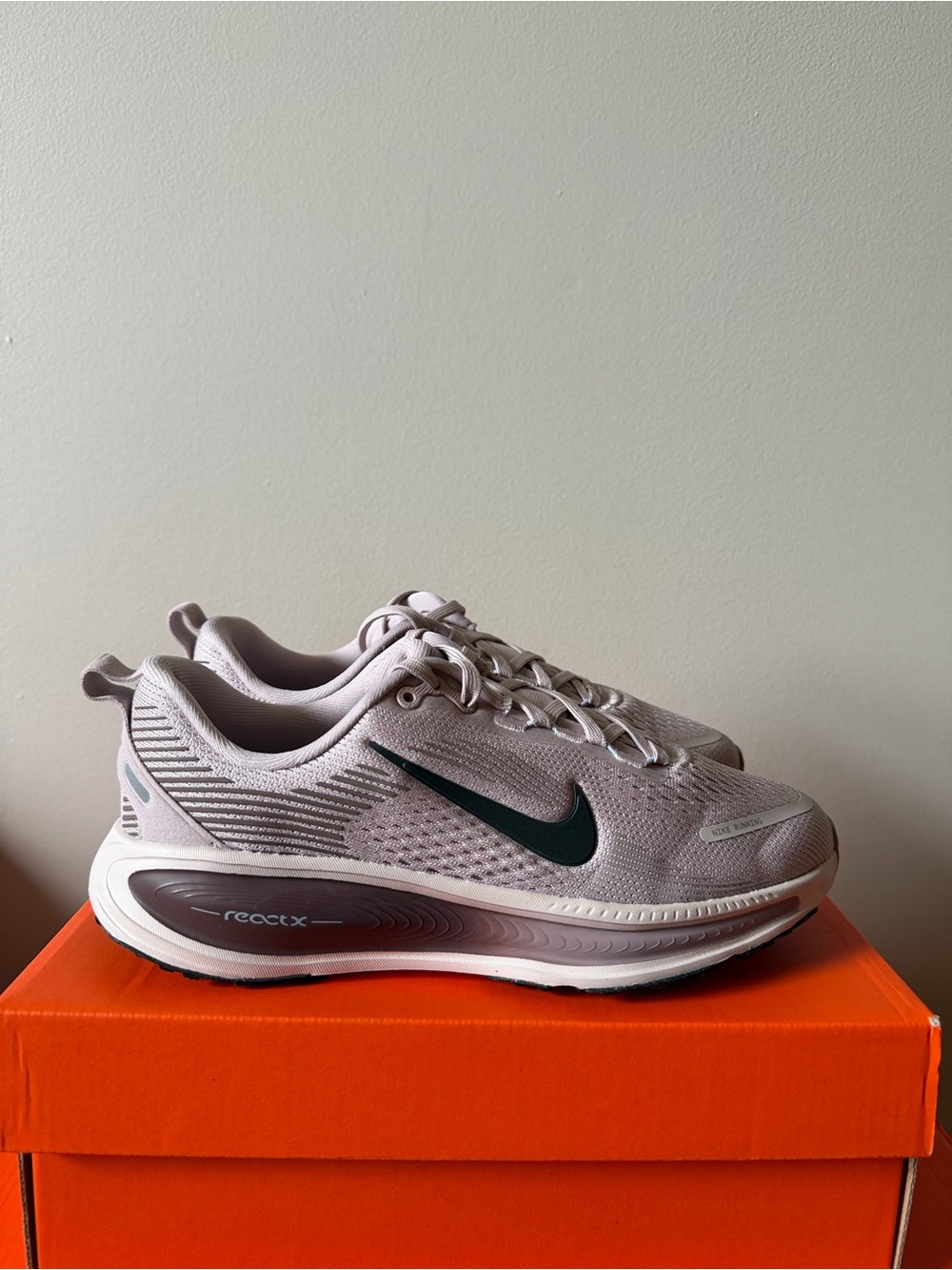 Nike Vomero 18 GS Particle Rose HQ2157-602 Size 4.5Y